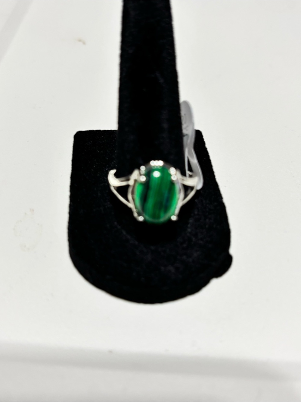 Green Malachite & Silver Oval Ring
Size 10